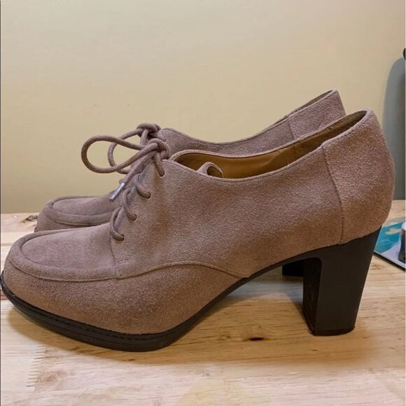 Easy spirit 9 1/2 W heels - Picture 1 of 6